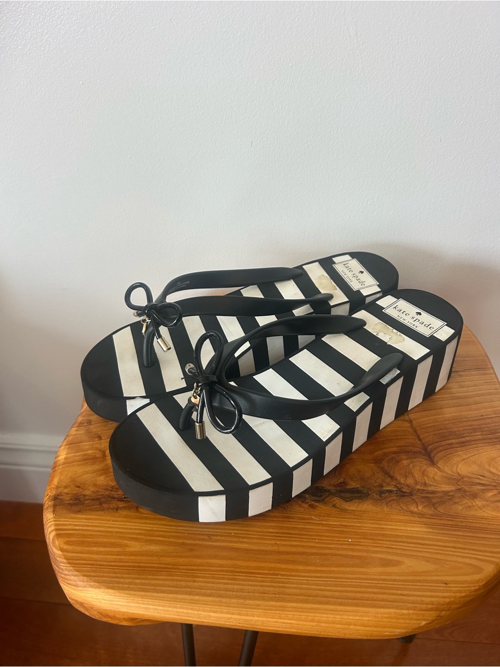 kate spade Rhett Black and White Striped Platform Thong Sandals with Bows❤️9
